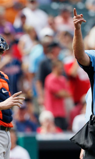 Hinch ejected after 2-run wild pitch, Indians beat Astros